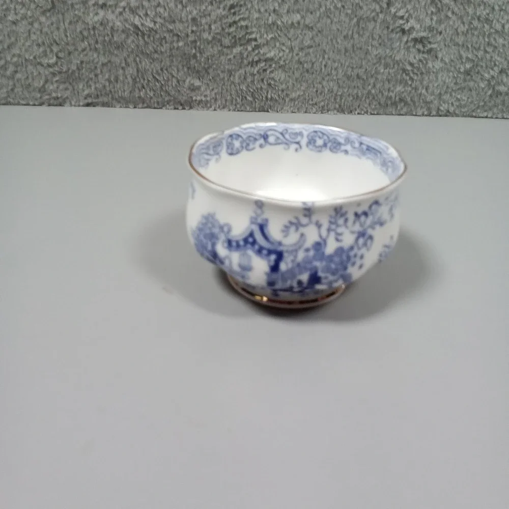 Royal Albert Crown China Blue Willow‎ Tea Bowl Gold Trim Made in England Vintage
